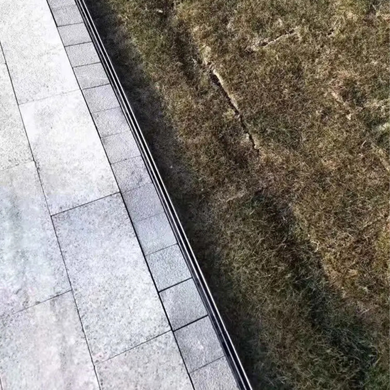 Rutschfeste und verschleißfeste lineare Entwässerungsrinne