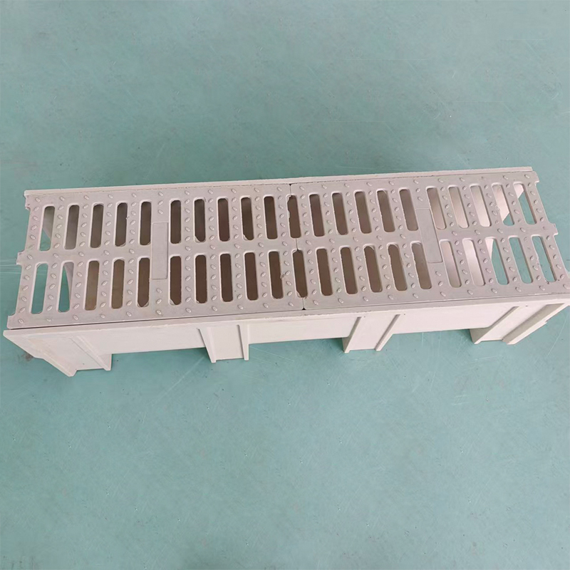 Wasserabweisende Entwässerungsrinne aus Harz